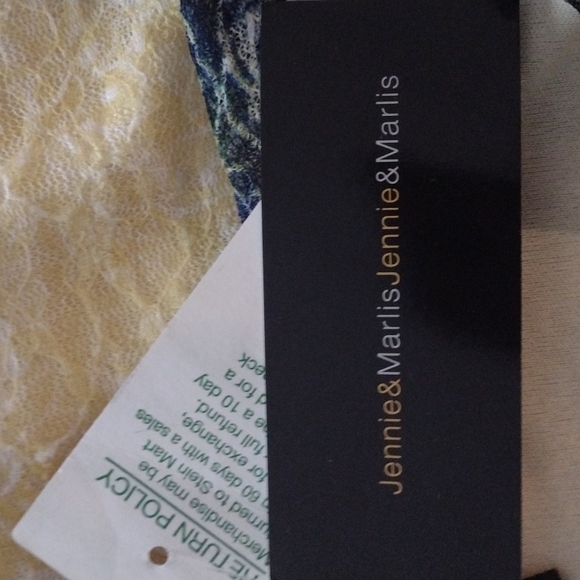 Jennie & Marlis Top - Picture 5 of 6